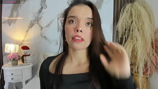 hannahill69 online show from December 2025 05:14:01 AM