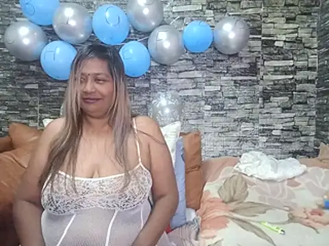 Snapshot of Mammabear_4u chatting on August 2026 07:28:01 PM Mammabear 4u online show from August 2026 07:28:01 PM