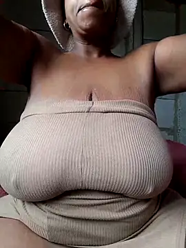 winterqueenx online show from November 2025 12:44:02 PM