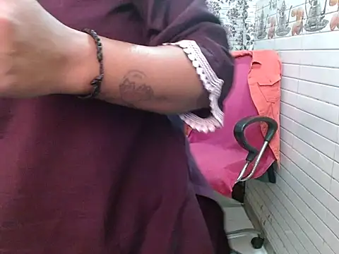 LovingPihu online show from February 2026 05:48:01 AM