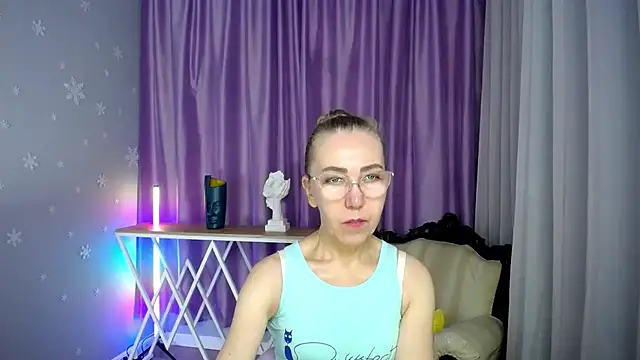 queen a n i online show from September 2025 10:37:01 AM