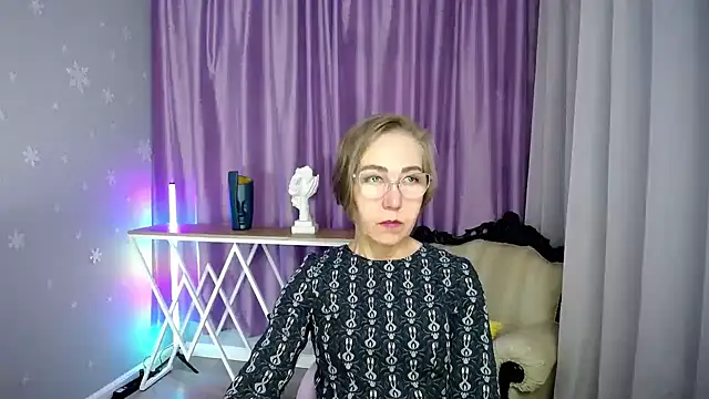 queen a n i online show from October 2025 12:28:02 PM