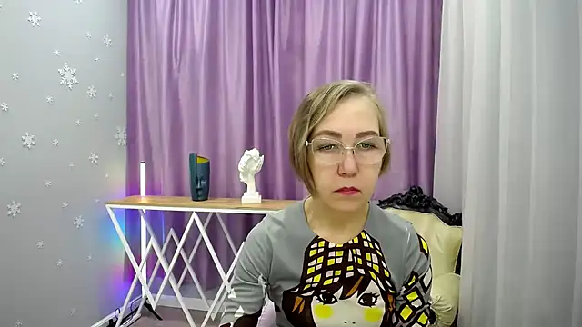 queen a n i online show from November 2025 12:00:02 PM