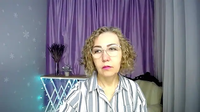 Snapshot of queen_a_n_i chatting on June 2026 08:08:01 AM queen a n i online show from June 2026 08:08:01 AM