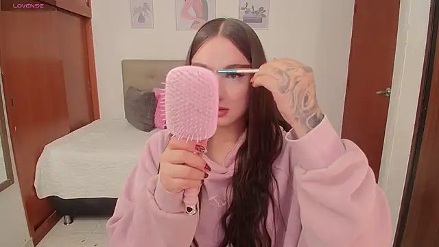 Miley Baker online show from October 2025 02:52:02 PM