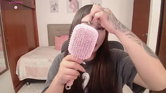 Miley Baker online show from November 2025 03:04:01 PM