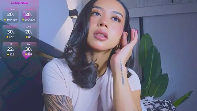 Mia Tin online show from November 2025 05:35:02 PM