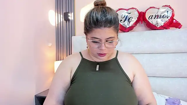 Snapshot of EYMI_TOMSOM chatting on February 2025 11:34:02 AM EYMI TOMSOM online show from February 2025 11:34:02 AM