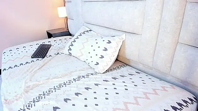 Snapshot of EYMI_TOMSOM chatting on February 2025 11:43:01 AM EYMI TOMSOM online show from February 2025 11:43:01 AM