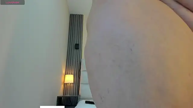 Snapshot of EYMI_TOMSOM chatting on December 2025 10:35:01 AM EYMI TOMSOM online show from December 2025 10:35:01 AM