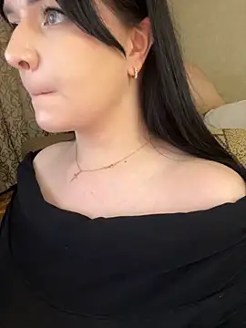 Snapshot of HellMoor chatting on November 2025 11:28:01 PM HellMoor online show from November 2025 11:28:01 PM