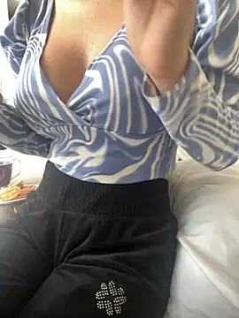 DulceMya6 online show from December 2025 01:16:02 PM