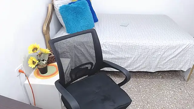 emiliaa hot online show from December 2024 08:29:01 PM