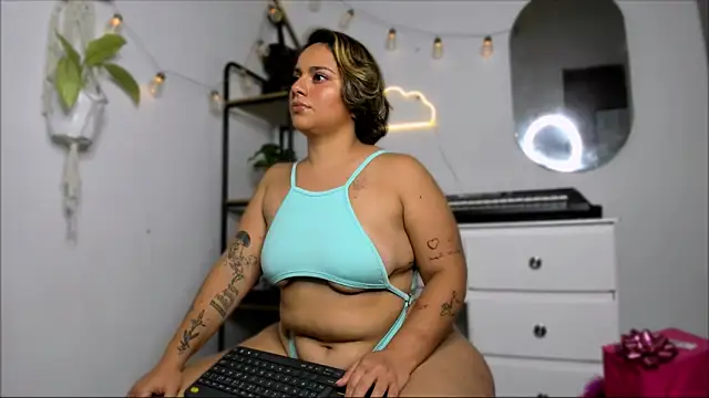 Snapshot of susy_angel chatting on December 2024 02:56:02 AM susy angel online show from December 2024 02:56:02 AM