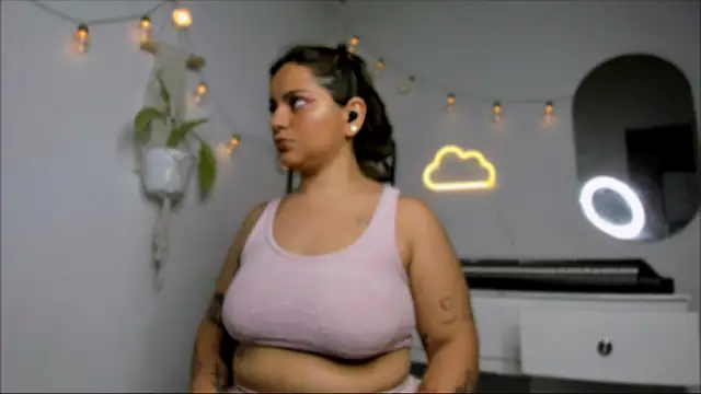 Snapshot of susy_angel chatting on December 2024 03:11:02 AM susy angel online show from December 2024 03:11:02 AM