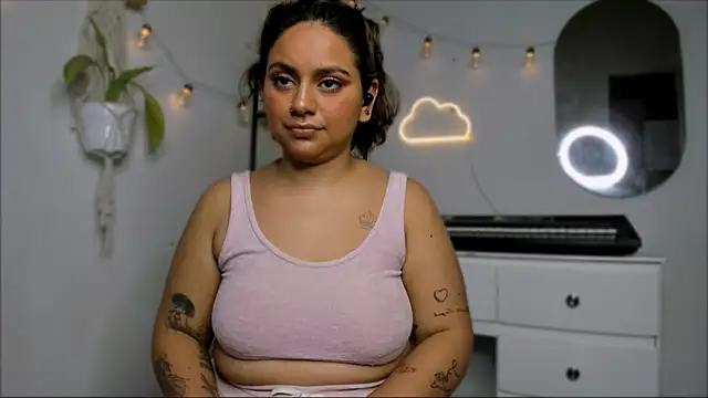 Snapshot of susy_angel chatting on December 2024 06:14:01 AM susy angel online show from December 2024 06:14:01 AM