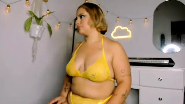 Snapshot of susy_angel chatting on March 2025 12:32:01 AM susy angel online show from March 2025 12:32:01 AM