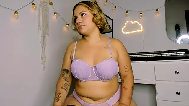 Snapshot of susy_angel chatting on March 2025 01:45:02 AM susy angel online show from March 2025 01:45:02 AM