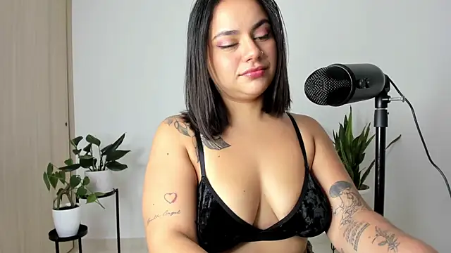 Snapshot of susy_angel chatting on November 2025 01:52:02 AM susy angel online show from November 2025 01:52:02 AM