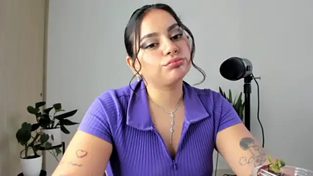 Snapshot of susy_angel chatting on December 2025 10:25:01 PM susy angel online show from December 2025 10:25:01 PM