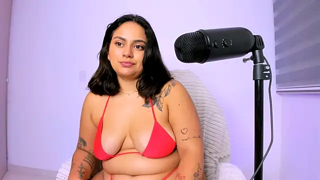 Snapshot of susy_angel chatting on April 2026 02:51:02 AM susy angel online show from April 2026 02:51:02 AM