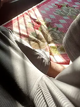 LoLZzZz  online show from December 2025 10:13:02 AM