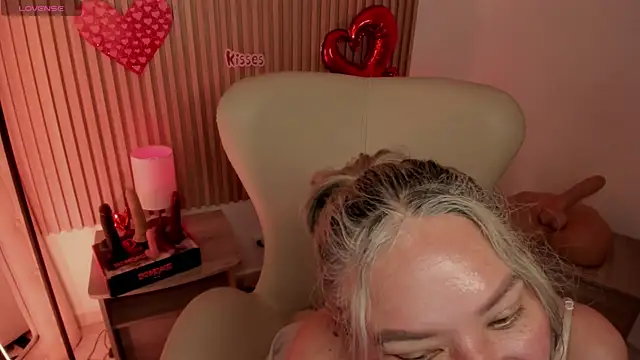 MarianL0ve online show from February 2025 01:49:02 PM