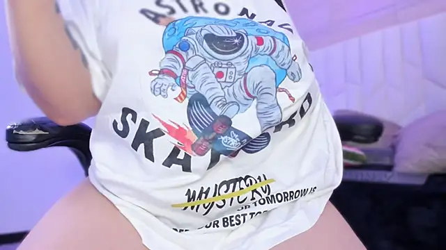 Snapshot of io_chie_ chatting on December 2025 04:09:01 AM io chie online show from December 2025 04:09:01 AM