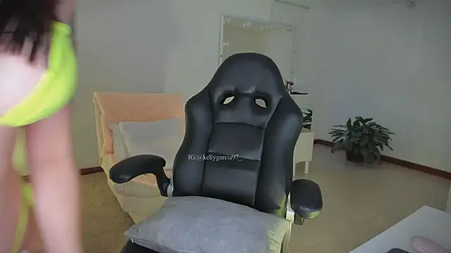 Snapshot of Ally_Snow chatting on October 2025 11:00:02 AM Ally Snow online show from October 2025 11:00:02 AM