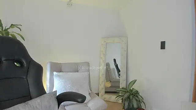 Snapshot of Ally_Snow chatting on November 2025 12:50:02 PM Ally Snow online show from November 2025 12:50:02 PM