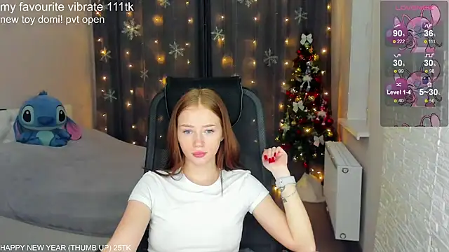 Hot Mia  online show from December 2024 02:00:01 PM