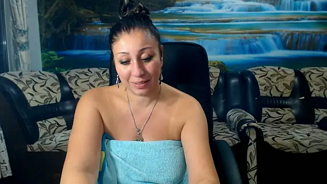 MoistMady online show from October 2025 09:33:01 PM