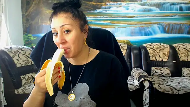 Snapshot of MoistMady chatting on March 2026 06:30:01 AM MoistMady online show from March 2026 06:30:01 AM
