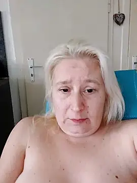 Snapshot of GeileEstelle chatting on February 2025 07:13:01 AM GeileEstelle online show from February 2025 07:13:01 AM