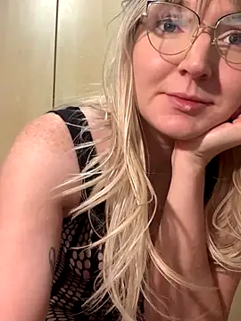 Snapshot of vanda26hot chatting on December 2025 05:13:01 AM vanda26hot online show from December 2025 05:13:01 AM