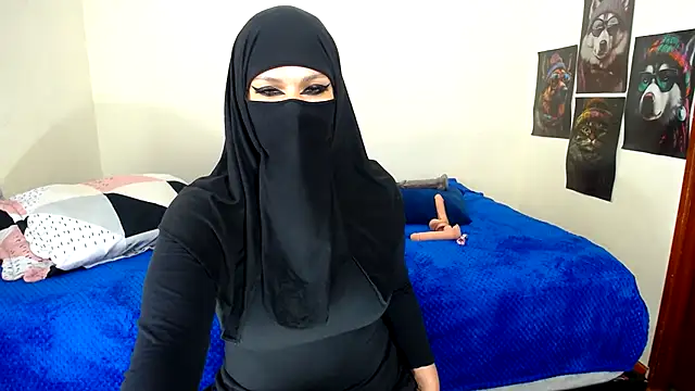 evelyn  salah online show from February 2025 04:54:01 AM