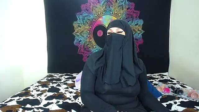 evelyn  salah online show from November 2025 02:00:01 AM