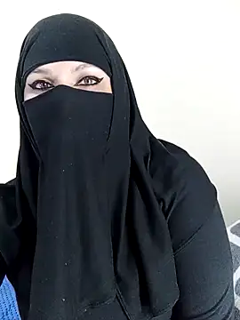 Snapshot of evelyn__salah chatting on June 2026 10:10:02 PM evelyn salah online show from June 2026 10:10:02 PM