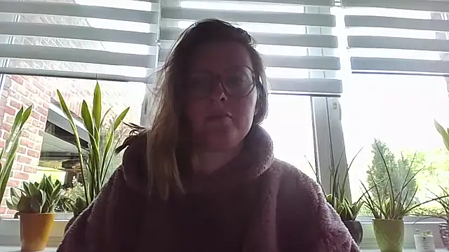 Snapshot of LiquidLeonie chatting on April 2026 03:54:02 PM LiquidLeonie online show from April 2026 03:54:02 PM