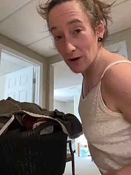 Mini And The Bear online show from February 2026 05:19:02 PM