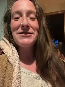 Snapshot of Mini_And_The_Bear chatting on April 2026 01:17:02 AM Mini And The Bear online show from April 2026 01:17:02 AM