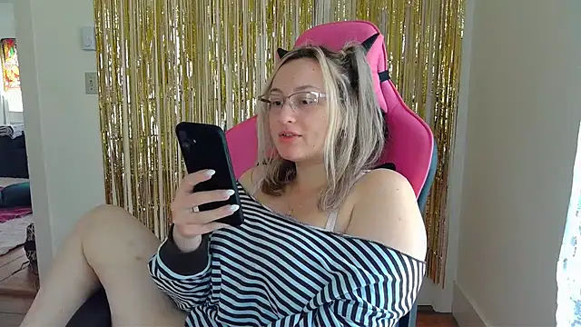 Snapshot of ashleyblaydex chatting on April 2026 06:36:02 PM ashleyblaydex online show from April 2026 06:36:02 PM