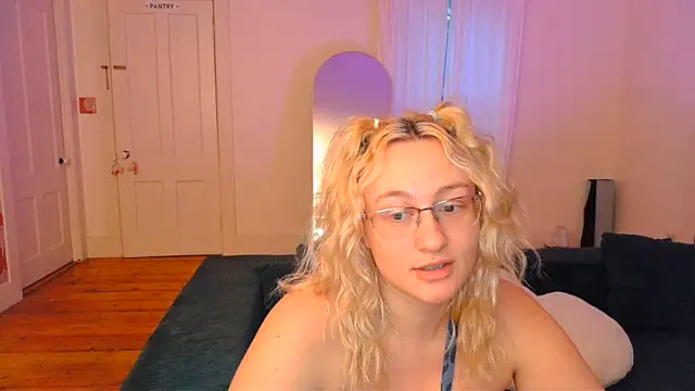 Snapshot of ashleyblaydex chatting on June 2026 06:10:02 AM ashleyblaydex online show from June 2026 06:10:02 AM