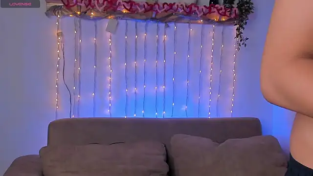 Snapshot of tomdrew69 chatting on April 2026 02:49:01 AM tomdrew69 online show from April 2026 02:49:01 AM