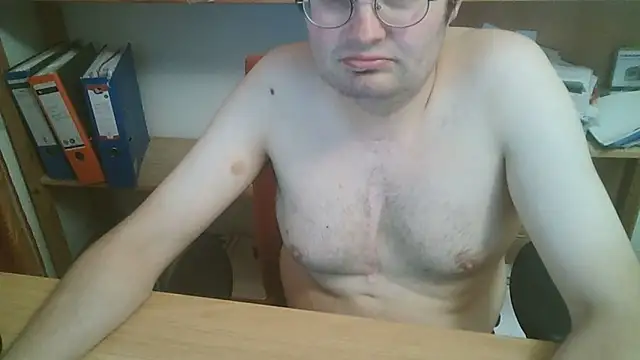 Snapshot of makau1 chatting on June 2026 09:28:02 PM makau1 online show from June 2026 09:28:02 PM