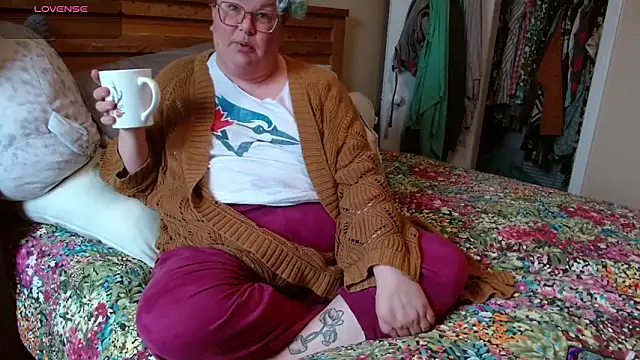 Snapshot of PotOfGreer chatting on April 2026 05:31:02 PM PotOfGreer online show from April 2026 05:31:02 PM