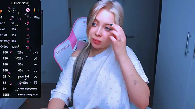 MonaLauu online show from January 2025 05:19:02 AM