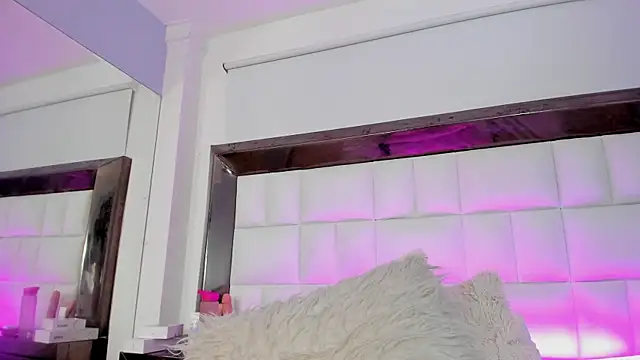 Snapshot of MiaConte chatting on December 2024 01:26:02 AM MiaConte online show from December 2024 01:26:02 AM