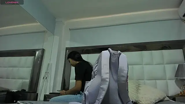 Snapshot of MiaConte chatting on December 2024 07:46:02 PM MiaConte online show from December 2024 07:46:02 PM