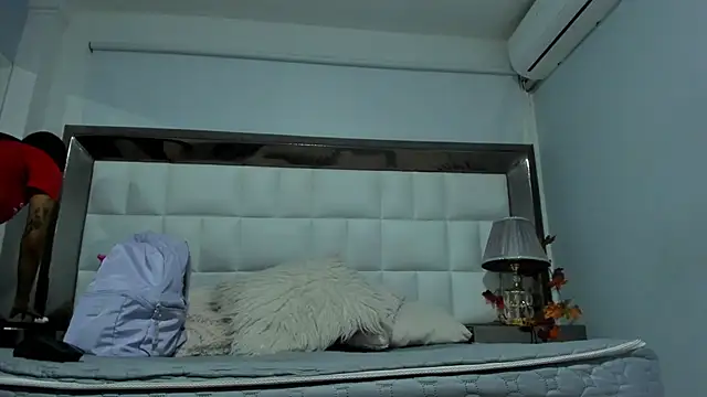 Snapshot of MiaConte chatting on January 2025 07:22:01 PM MiaConte online show from January 2025 07:22:01 PM